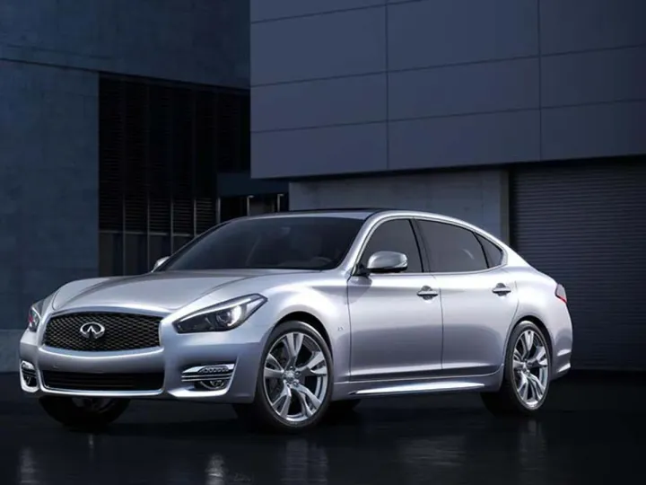 Infiniti Q70 обзавелся роскошной версией