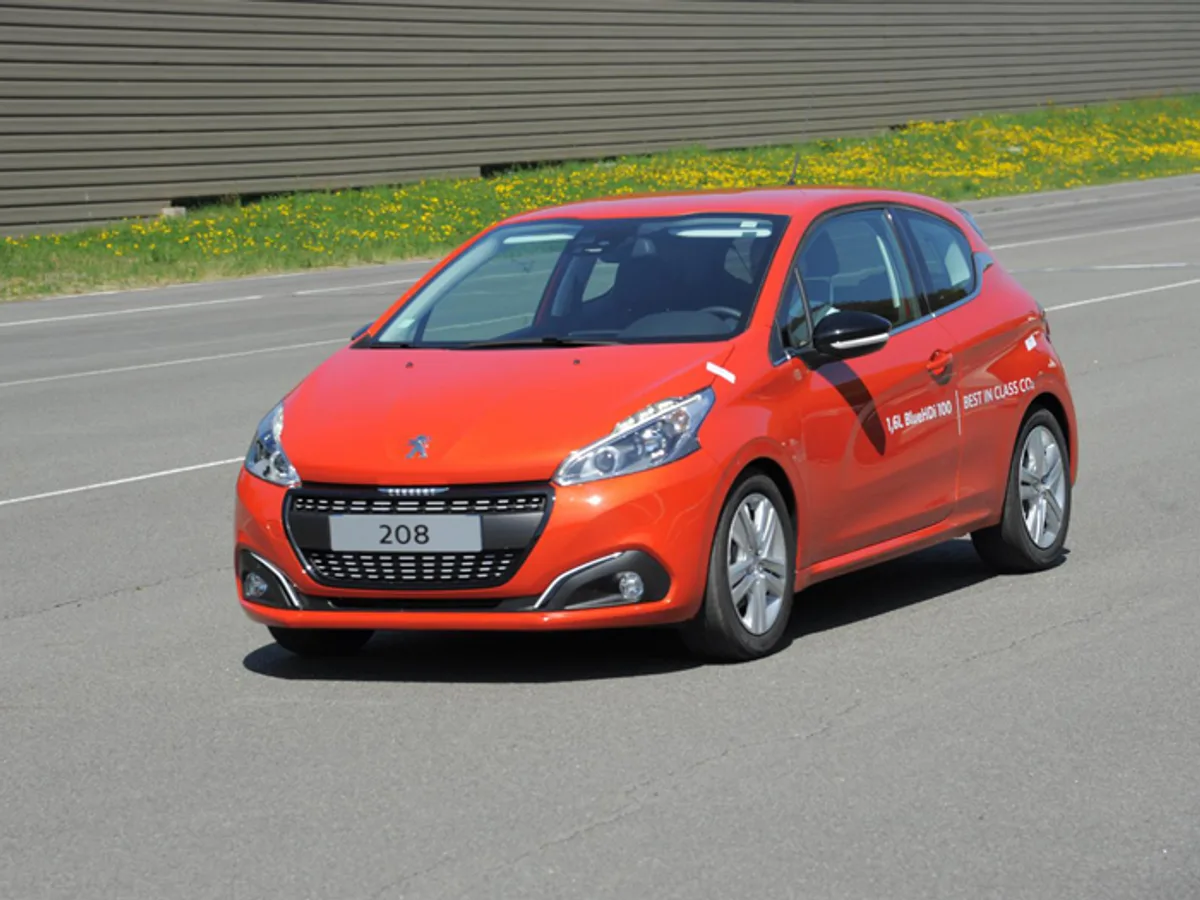 Peugeot-208-0205052015.jpg Peugeot 208 поставил рекорд экономичности