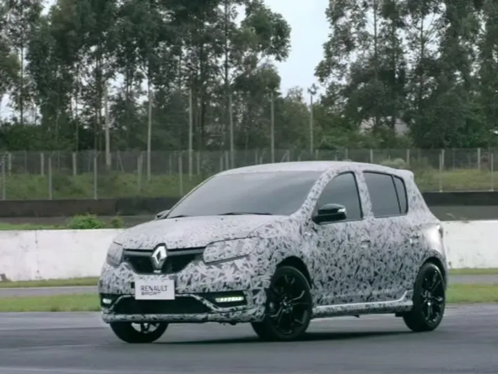 «Заряженный» Renault Sandero сняли на видео