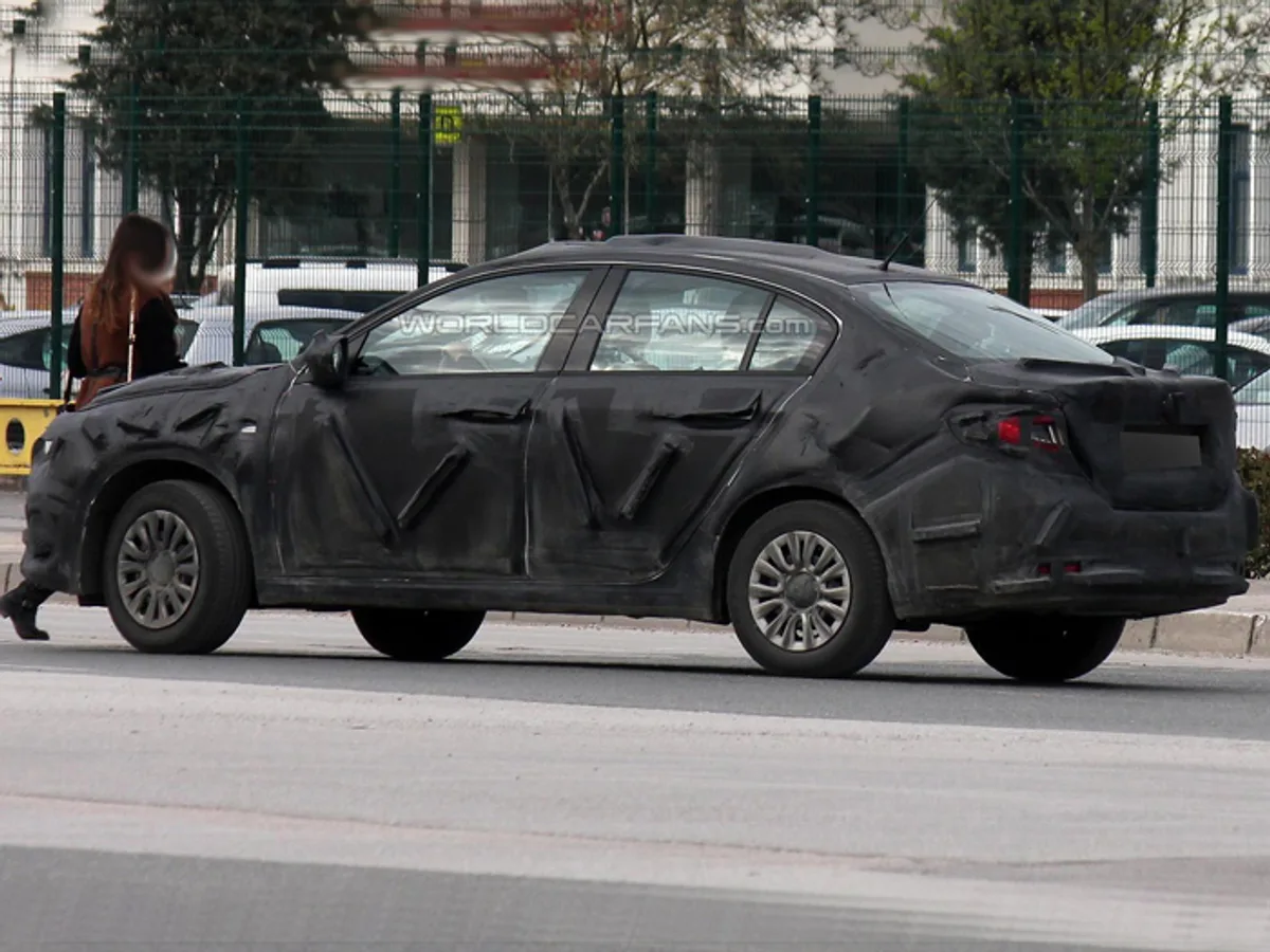 Fiat-Linea-0214042015.jpg Fiat представит конкурента Peugeot 408 в конце мая
