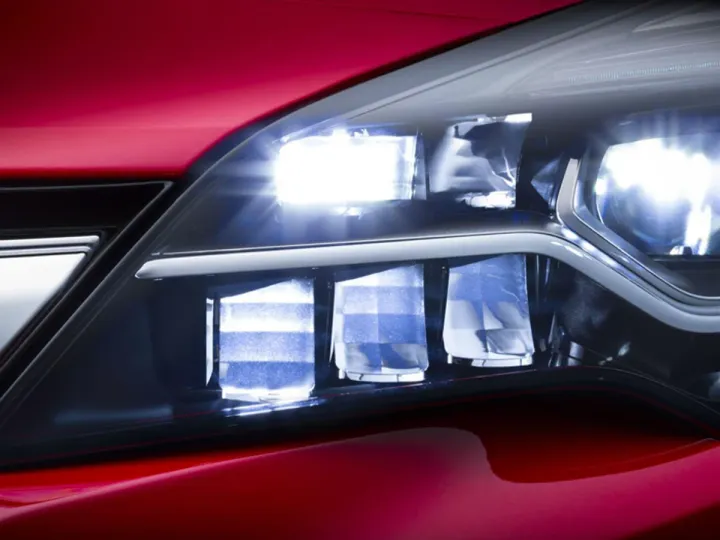 Новая Opel Astra получит матричные светодиодные фары