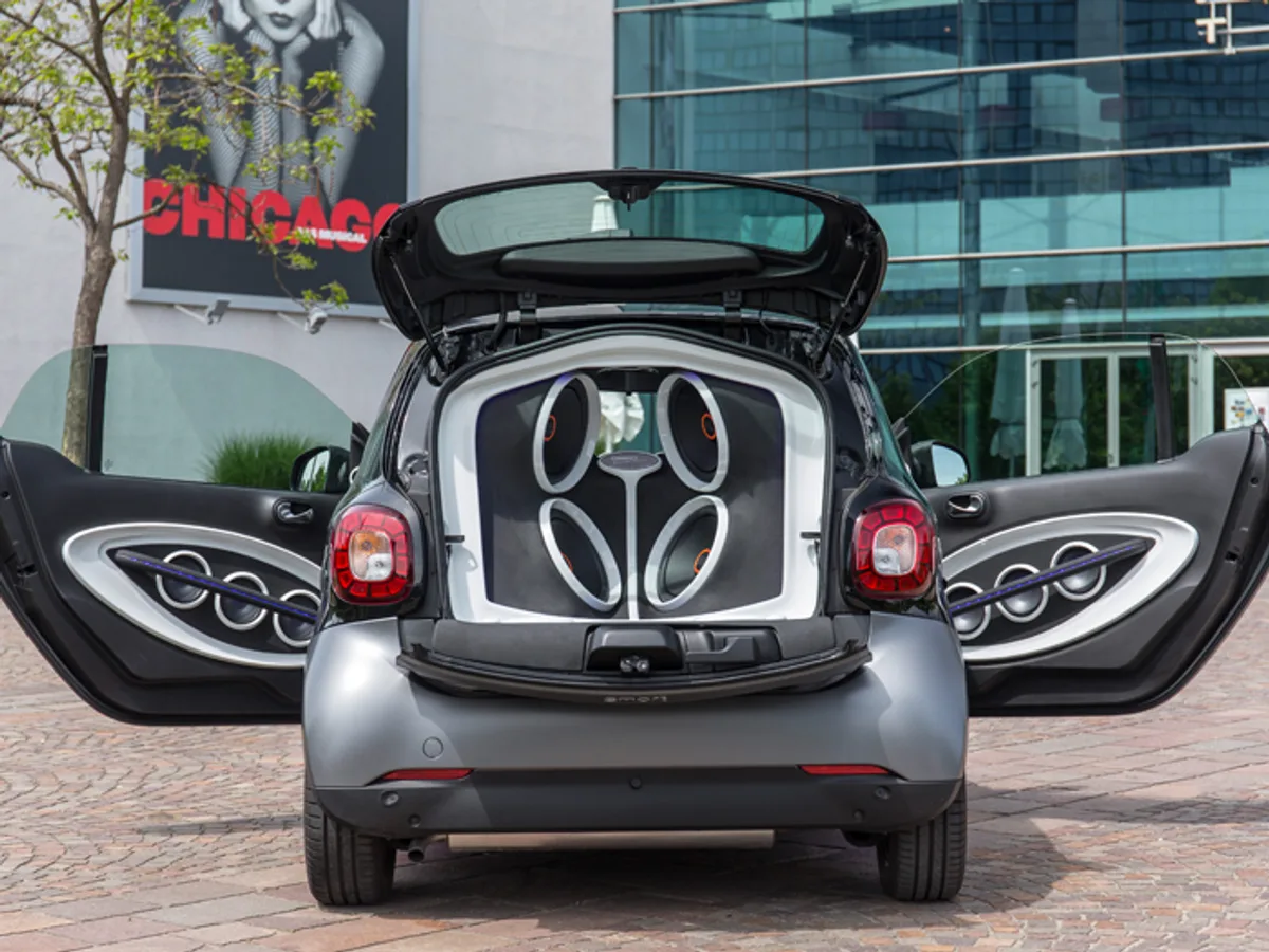 15C536_25.JPG Smart fortwo превратился в концертный зал