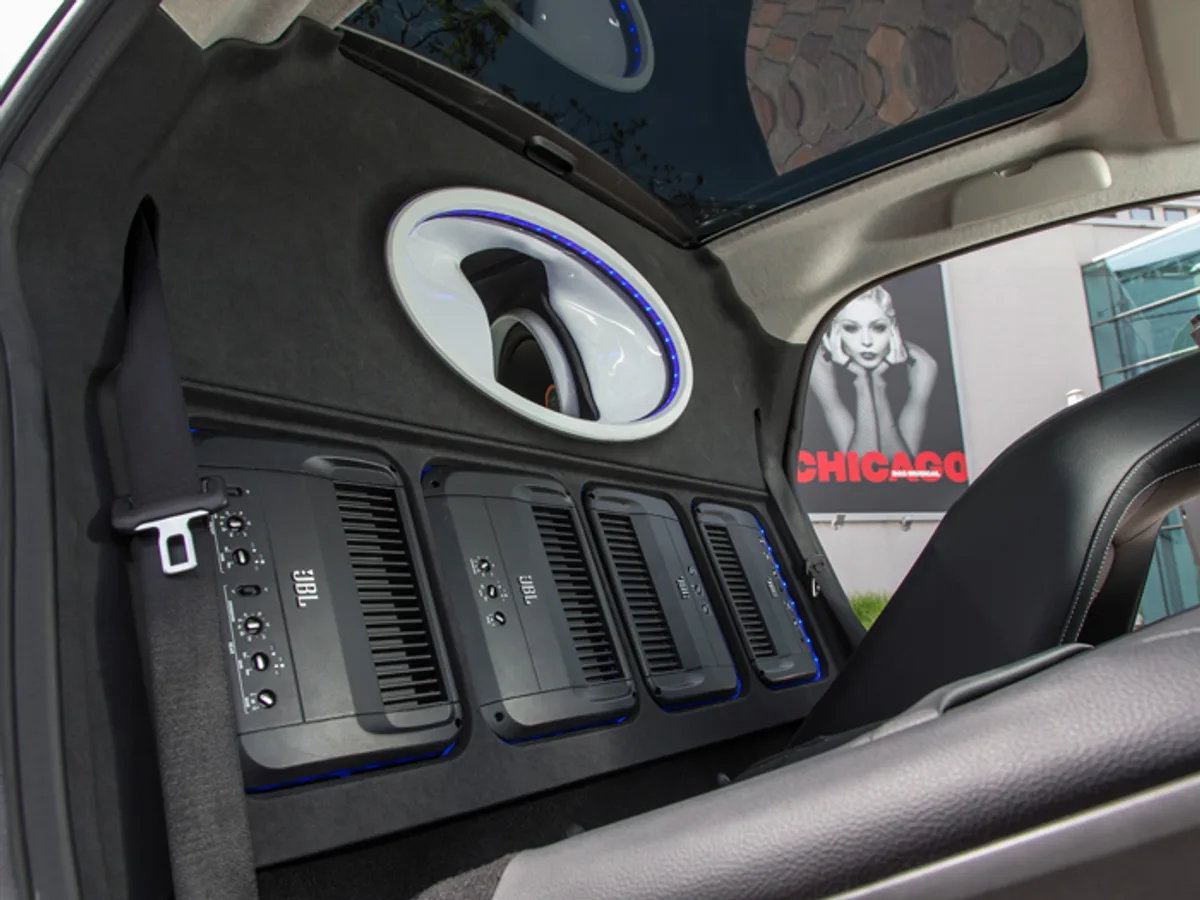 15C536_34.JPG Smart fortwo превратился в концертный зал