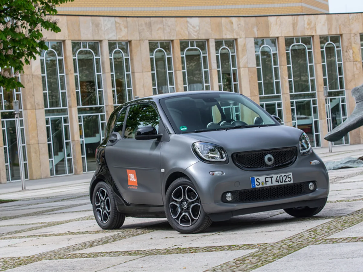 15C536_17.JPG Smart fortwo превратился в концертный зал