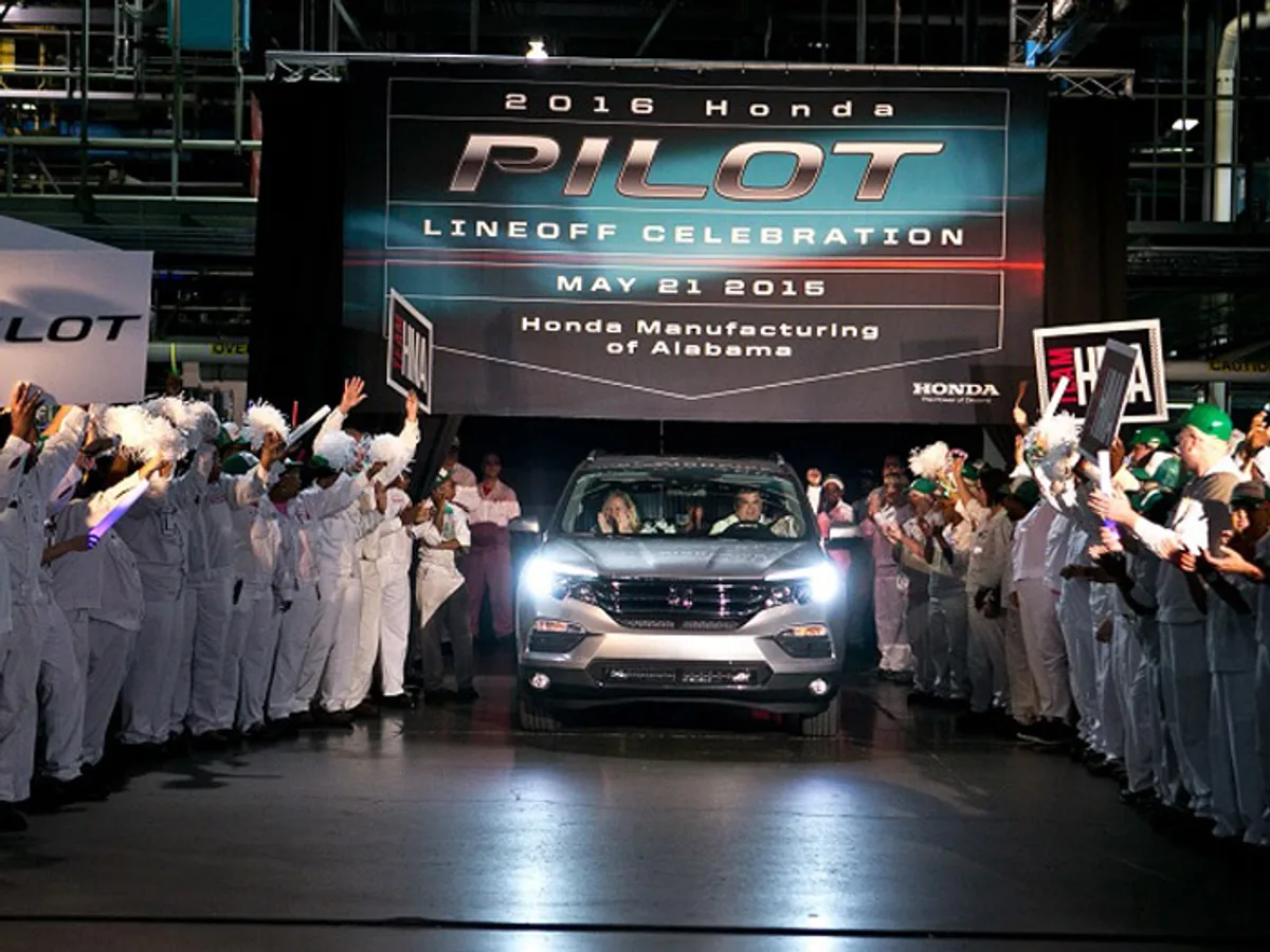 2016_Pilot_LineOffCeremony_4.jpg Honda начала производствого нового Pilot