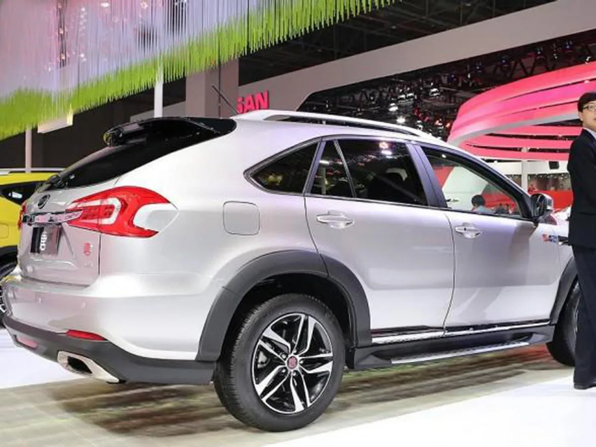 BYD-Tang-0223042015.jpg BYD в июле начнет продажи 505-сильного гибридного кроссовера