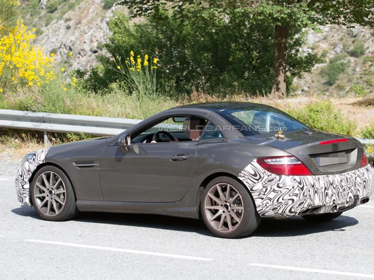 Mercedes-Benz-SLC-450-AMG-Sport-0204062015.jpg Mercedes-Benz SLC 450 AMG лишился камуфляжа