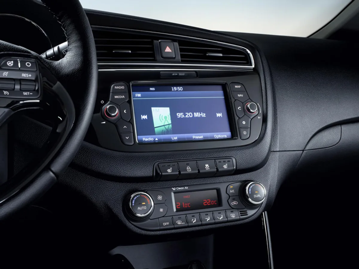 Kia-ceed-0526062015.jpg Kia представила обновленный C’eed