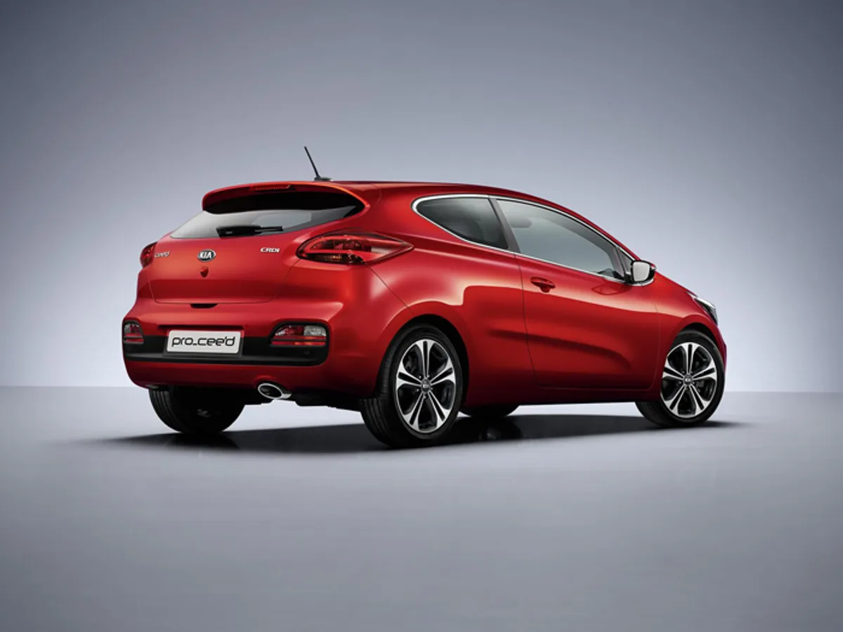 Kia-ceed-1126062015.jpg Kia представила обновленный C’eed