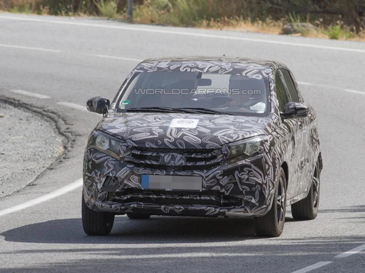 Lada-XRAY-0109072015.jpg Lada Vesta и XRAY вновь замечены на тестах в Испании