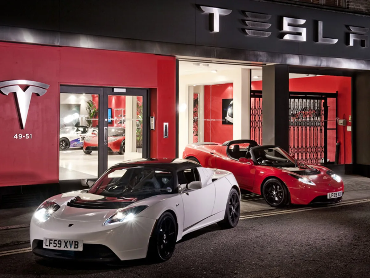 Новая Tesla Roadster появится в 2019 году