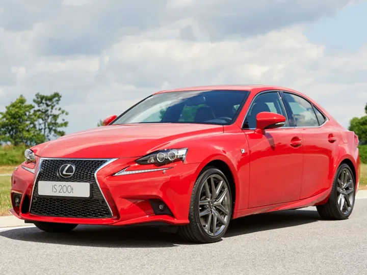 Lexus меняет гамму двигателей для модели IS