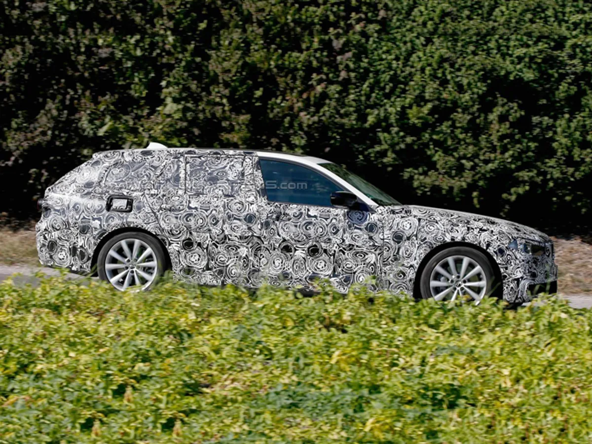 BMW-5-Series-Touring-0204082015.jpg Универсал BMW 5-й серии будет сильно облегчен