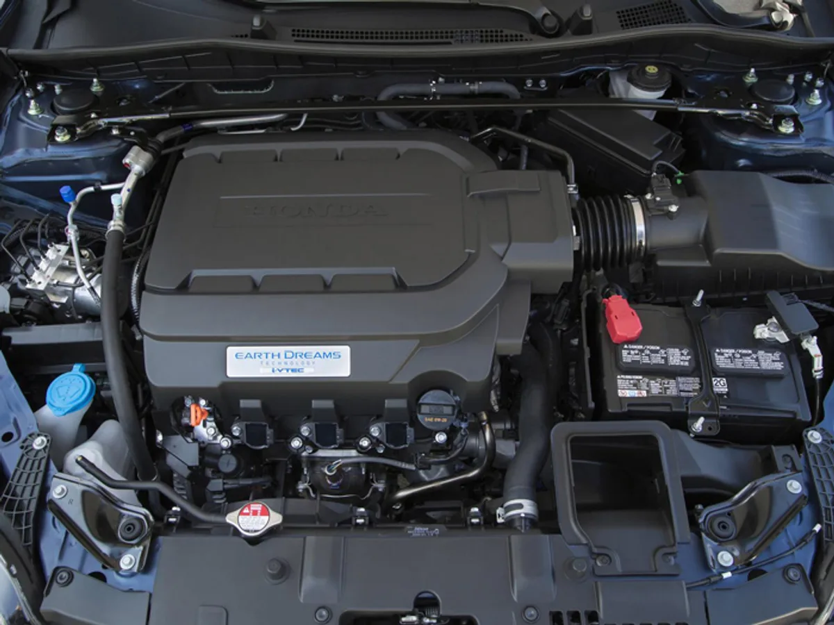 Honda-Accord-Coupe-0811082015.jpg Honda представила обновленное купе Accord