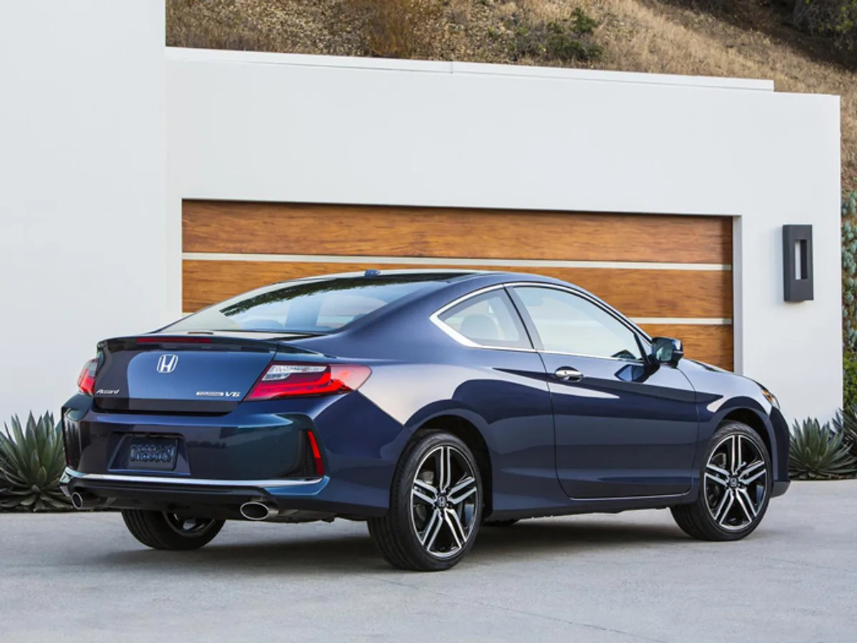 Honda-Accord-Coupe-0311082015.jpg Honda представила обновленное купе Accord