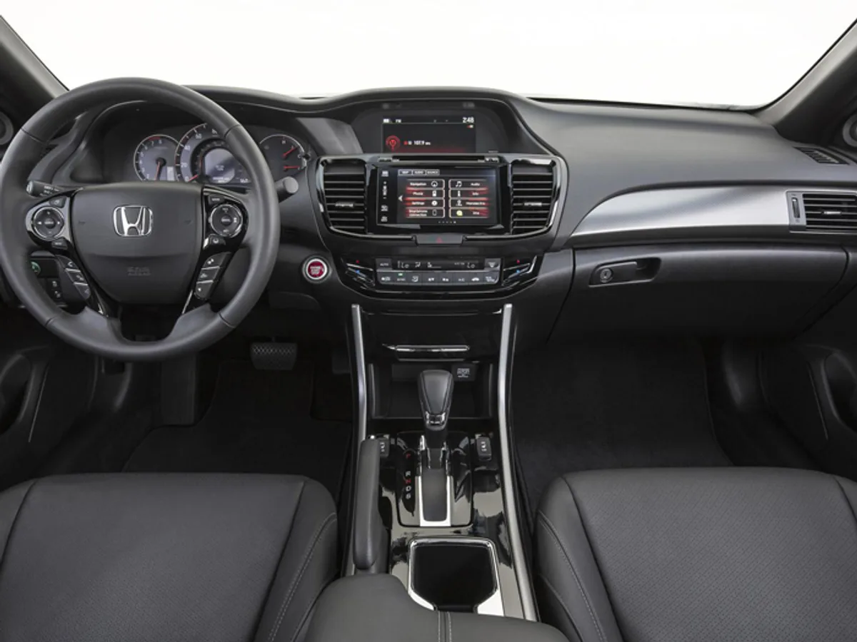 Honda представила обновленное купе Accord