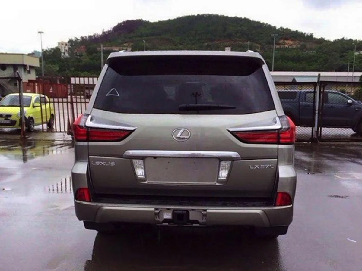 Lexus-LX-0211082015.jpg Lexus объявил о дебюте двух новых моделей