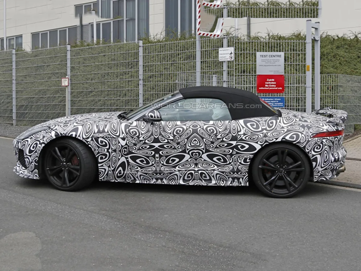Jaguar-F-Type-0319082015.jpg Jaguar готовит «заряженный» кабриолет F-Type