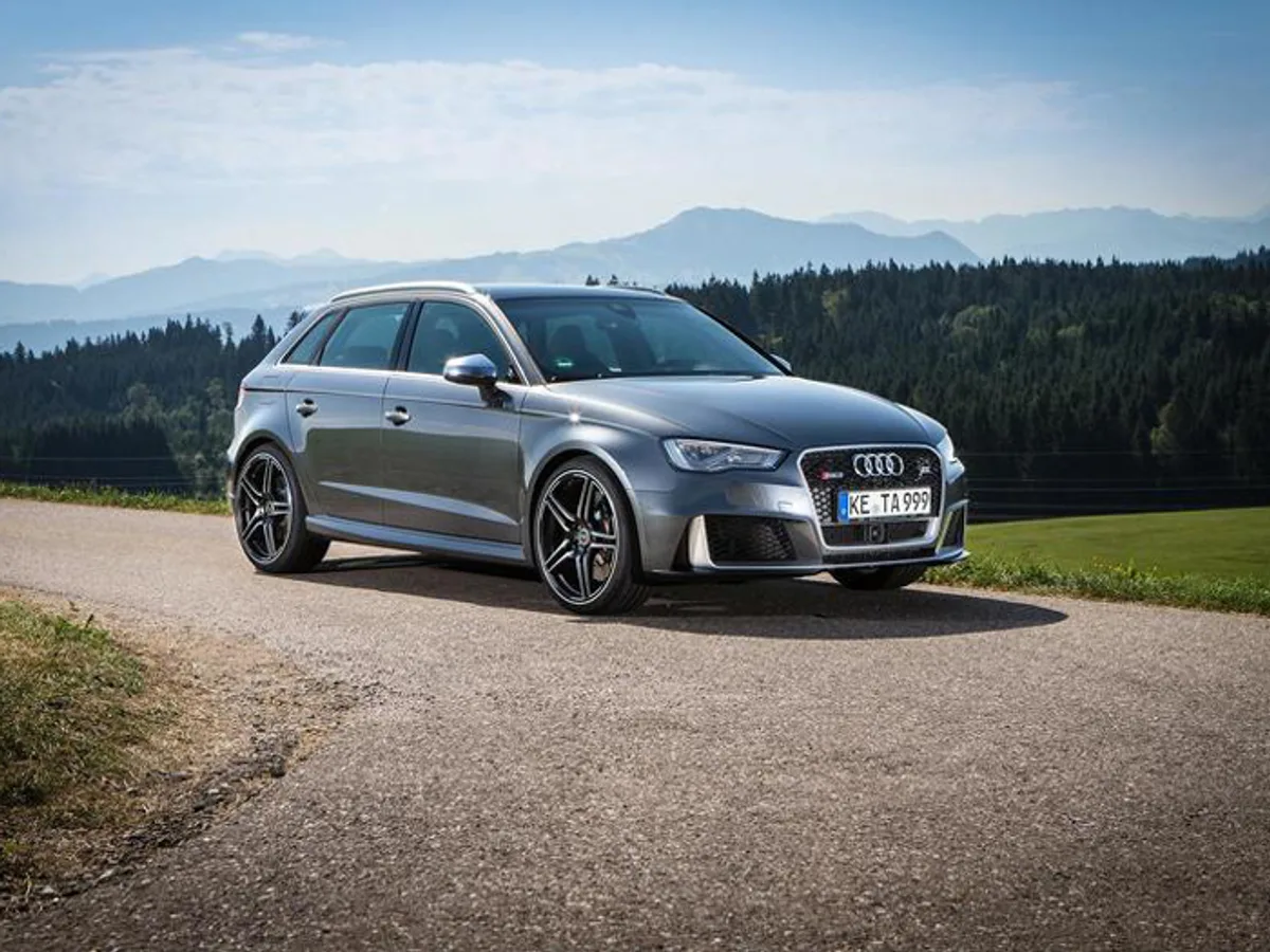 Audi RS3 вернули звание самого мощного хот-хетча