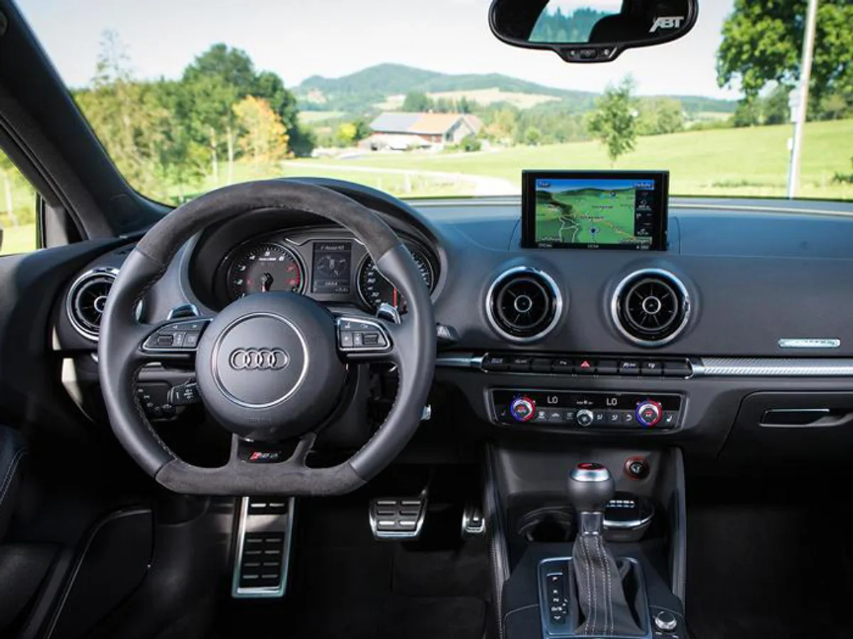Audi RS3 вернули звание самого мощного хот-хетча