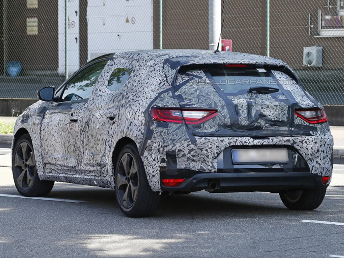 Renault-Megane-0224082015.jpg Renault Megane получит салон от седана Talisman