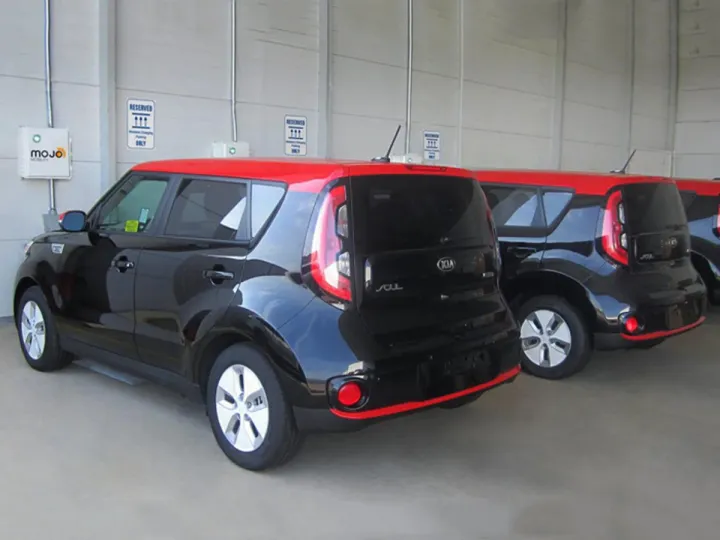 Kia заканчивает разработку беспроводной зарядки для электромобилей