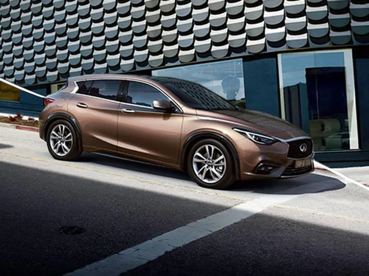 Infiniti показала интерьер хэтчбека Q30