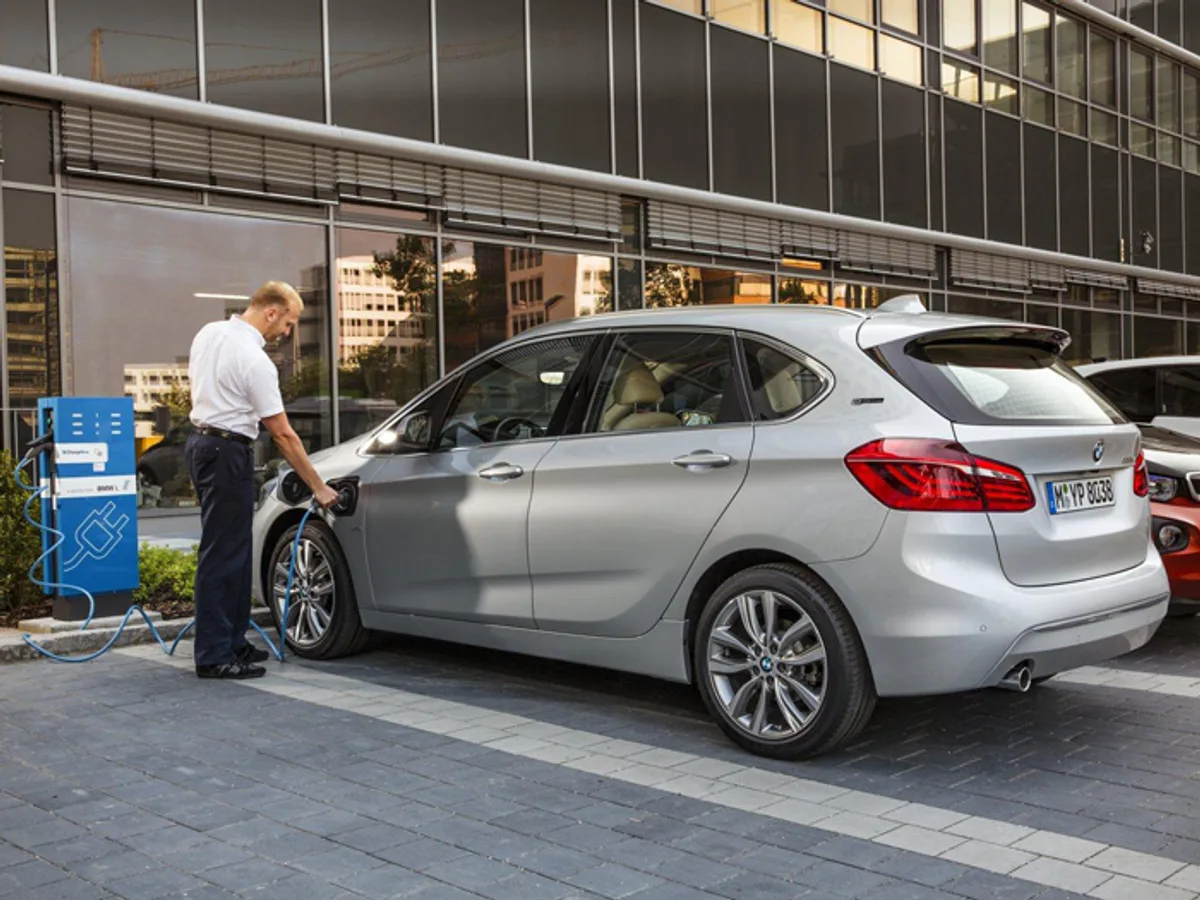 BMW-225xe-0703092015.jpg BMW 2-Series получил гибридную версию