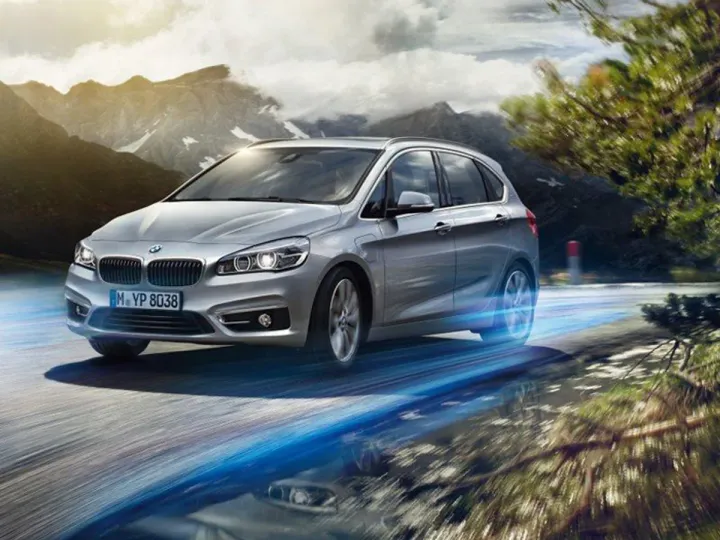 BMW 2-Series получил гибридную версию