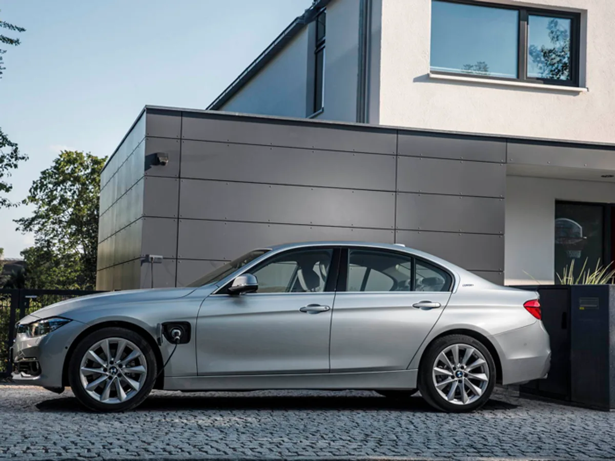 BMW-330E-Plug-In Hybrid-0203092015.jpg BMW готовит гибридную версию седана 3-й серии