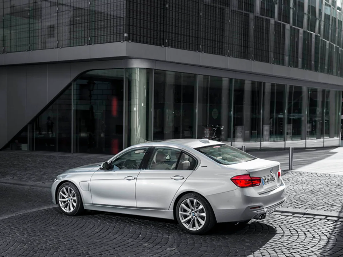 BMW-330E-Plug-In Hybrid-0303092015.jpg BMW готовит гибридную версию седана 3-й серии