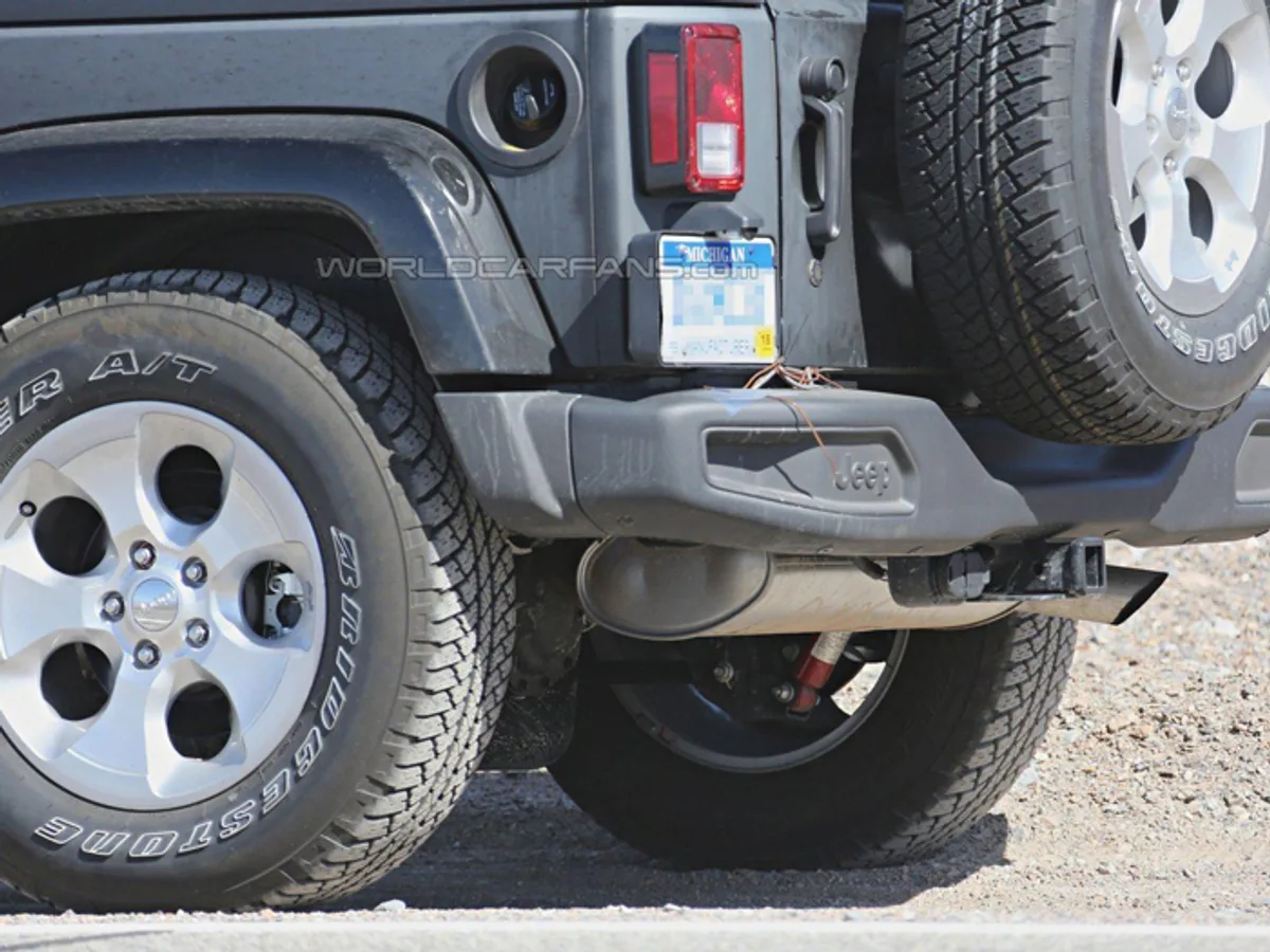 Jeep-Wrangler-0608092015.jpg Jeep начал тесты Wrangler нового поколения
