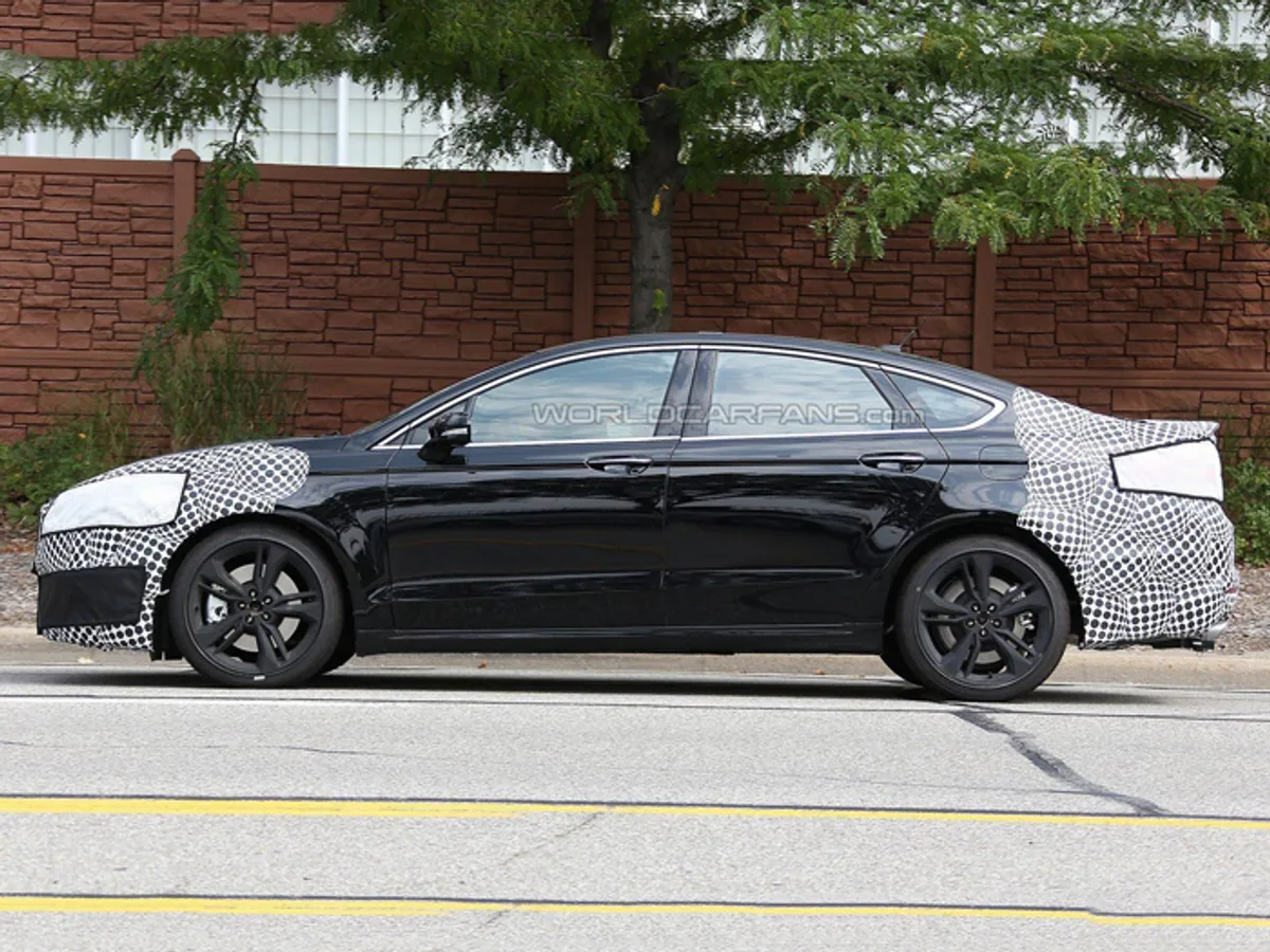 Ford-Fusion-0208092015.jpg Ford Mondeo может получить двигатель мощнее 330 л.с.