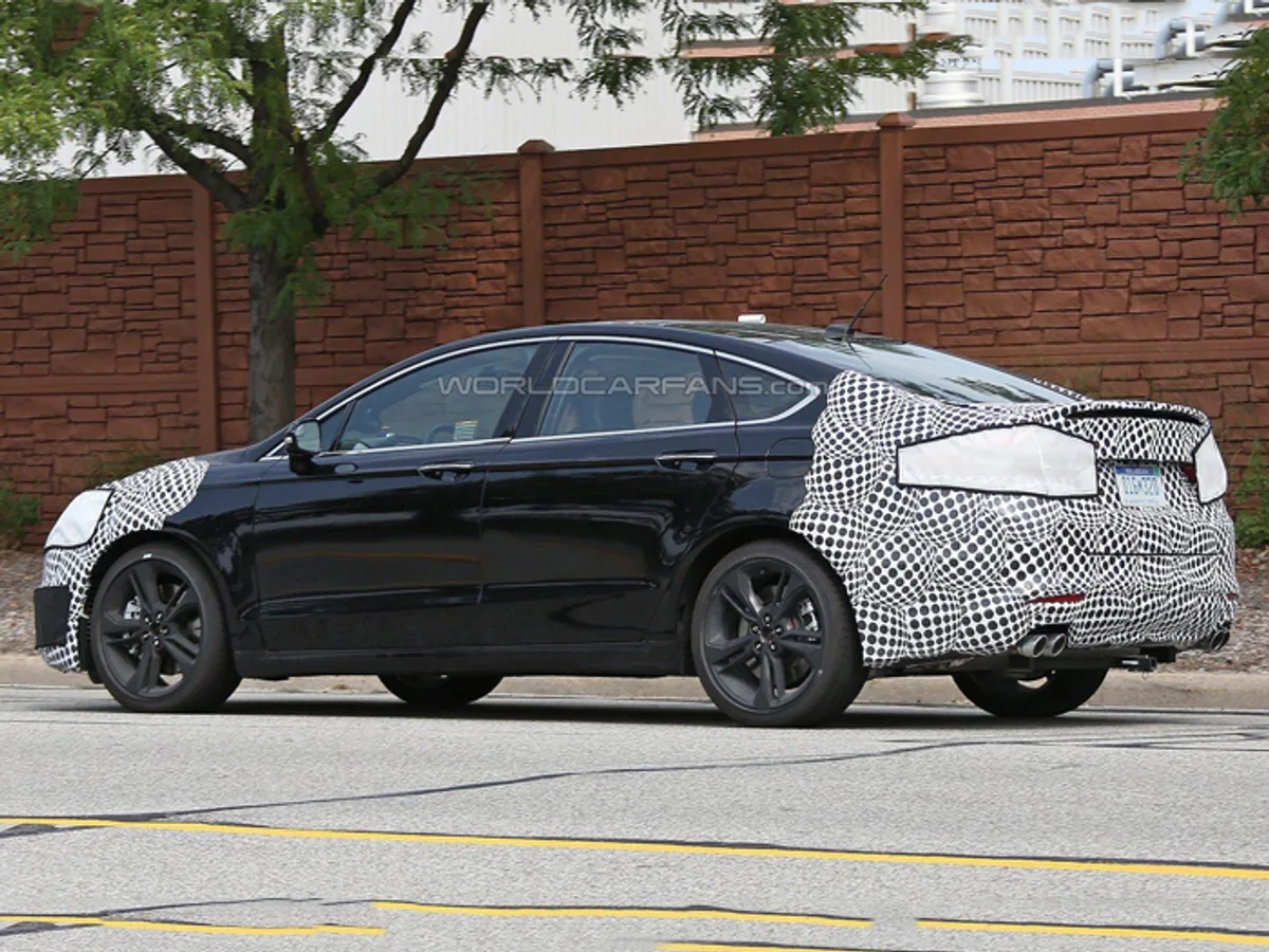 Ford-Fusion-0308092015.jpg Ford Mondeo может получить двигатель мощнее 330 л.с.