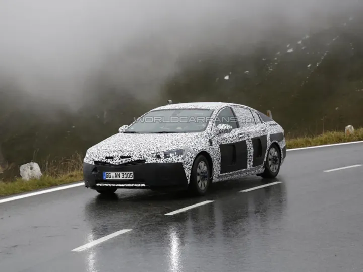 Opel продолжает тесты новой версии Insignia