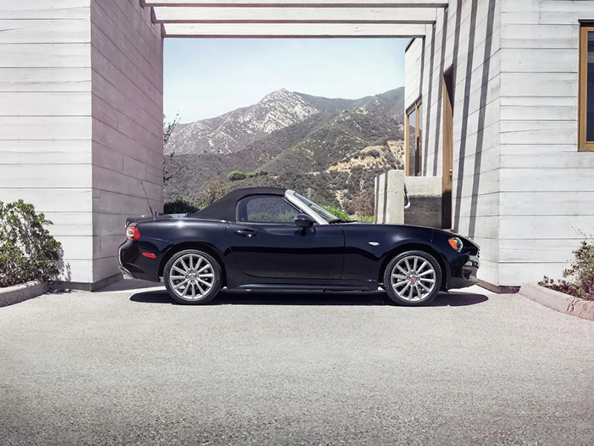124-01.jpg Fiat представил родстер на базе Maza MX-5