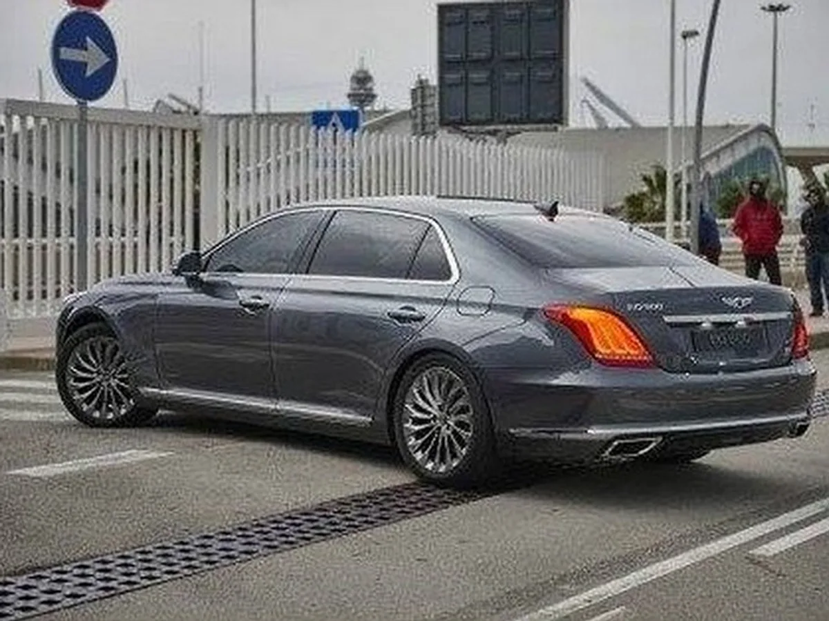 Седан Genesis G90 рассекретили раньше премьеры