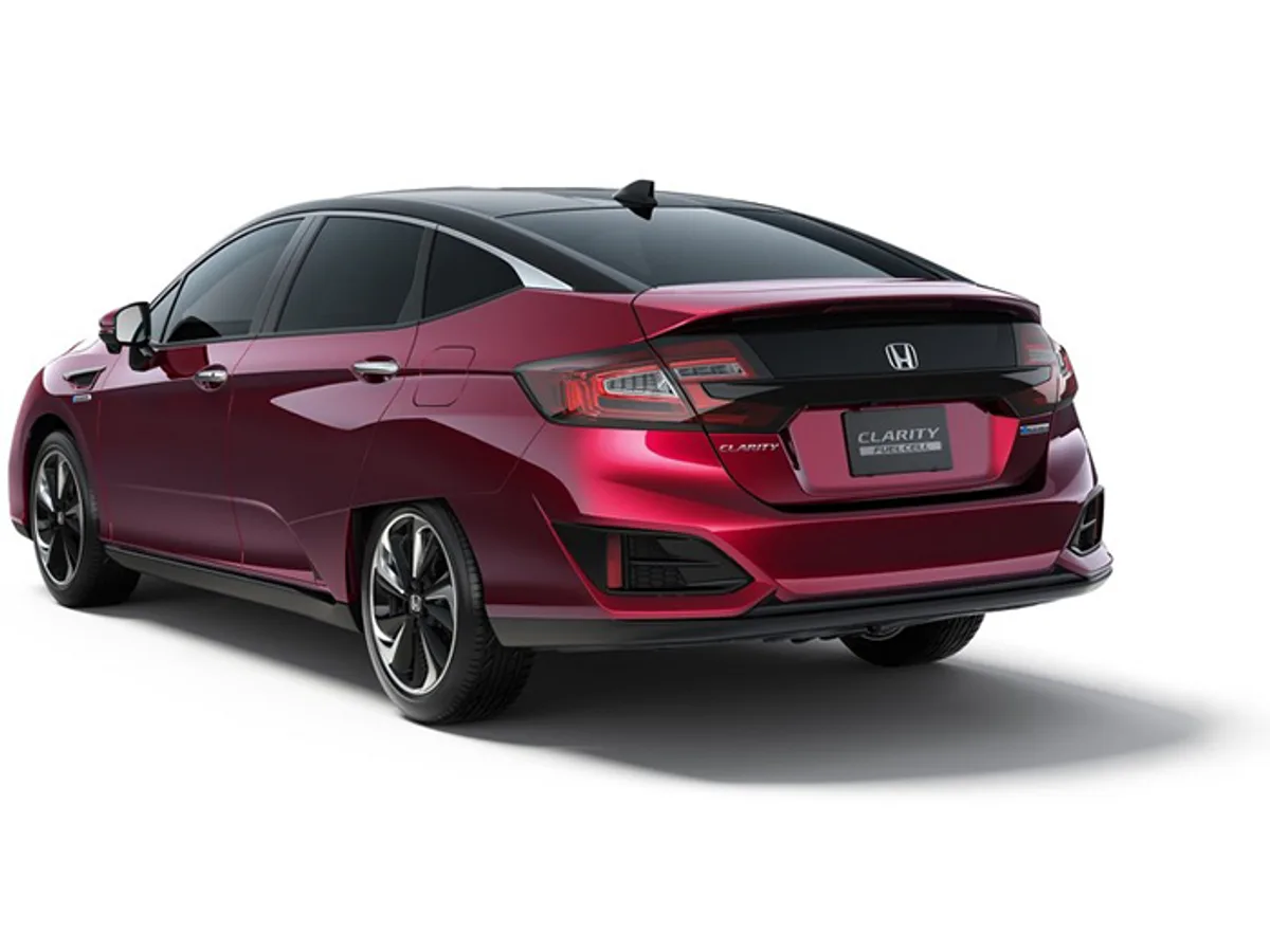 Honda начала продажи водородного седана Clarity