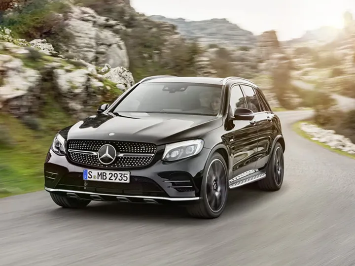 Mercedes-AMG рассекретил «заряженный» кроссовер GLC E43