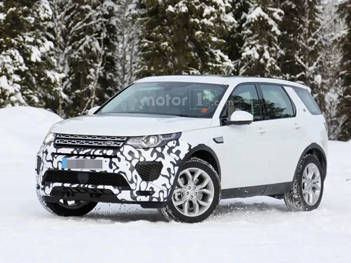 Land Rover готовит мощный вариант Discovery Sport