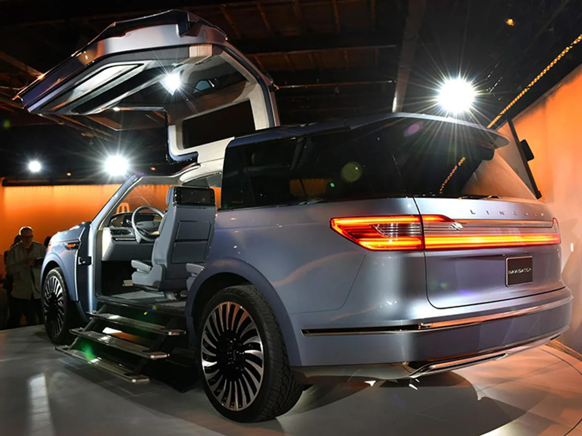 navigator01.jpg Lincoln показал как будет выглядеть новый Navigator