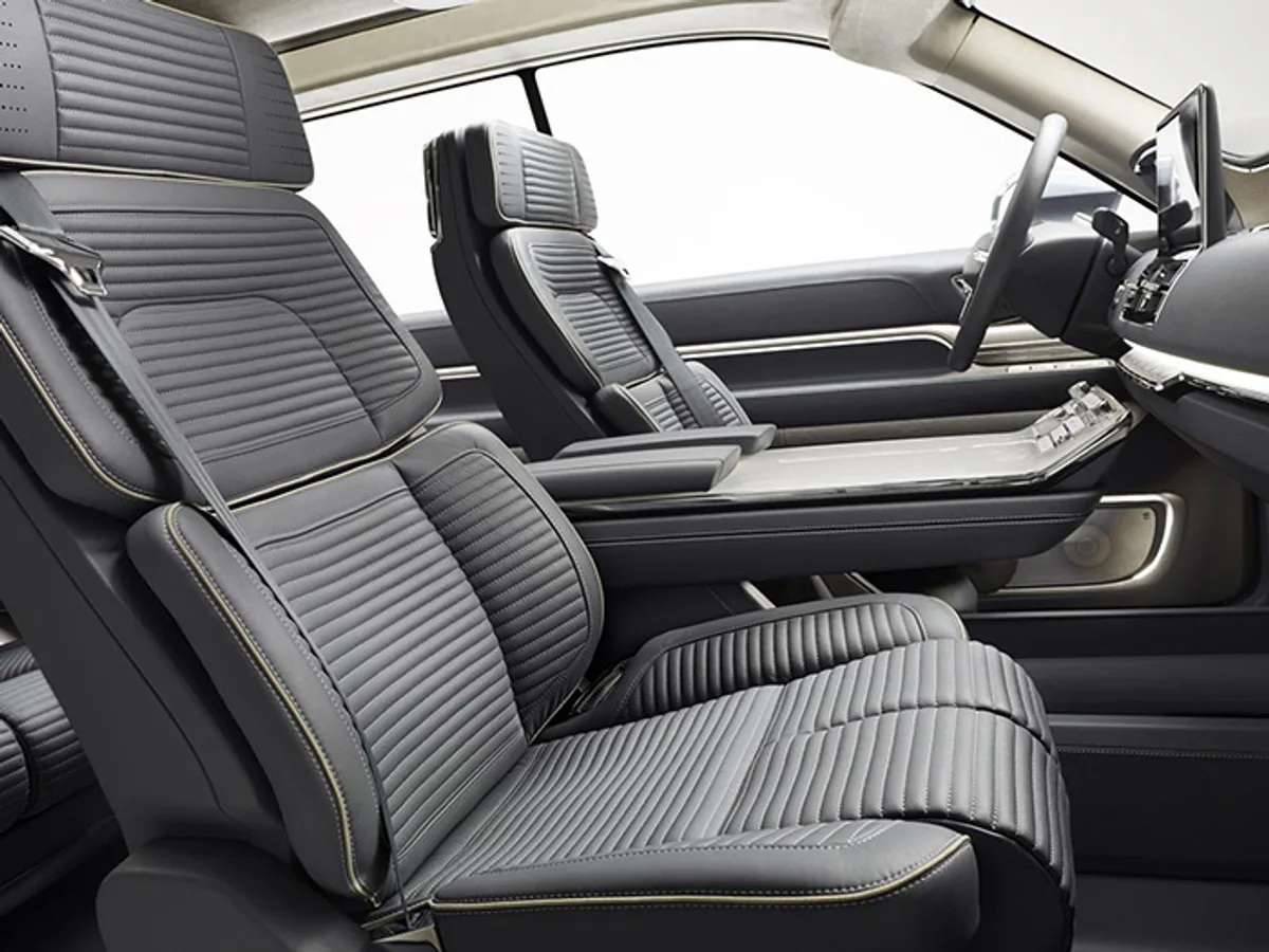 navigator05.jpg Lincoln показал как будет выглядеть новый Navigator