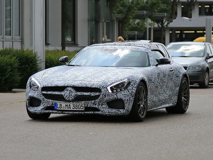 Mercedes-AMG приступил к тестам родстера GT C