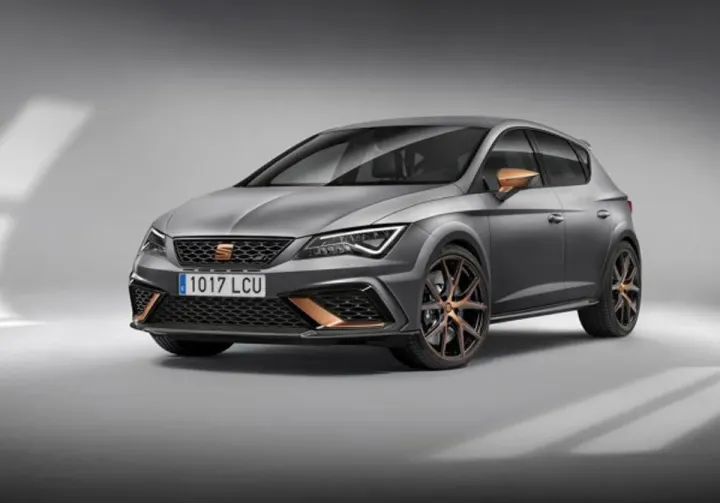 Seat представил хот-хэтч Leon Cupra R