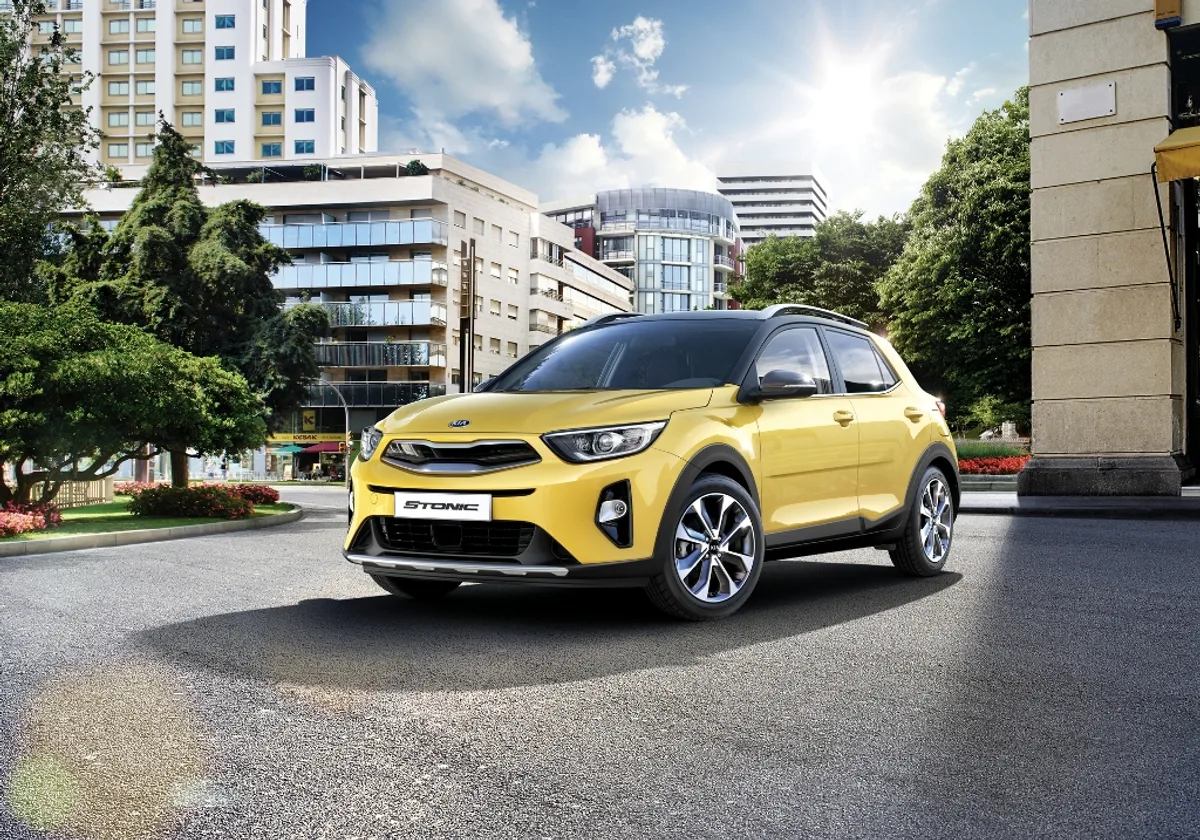 Kia представила компактный кроссовер Stonic
