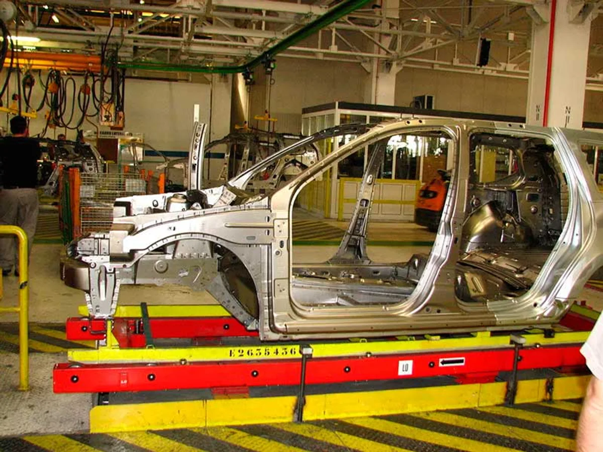 Renault снизила цены в России на кузовные детали