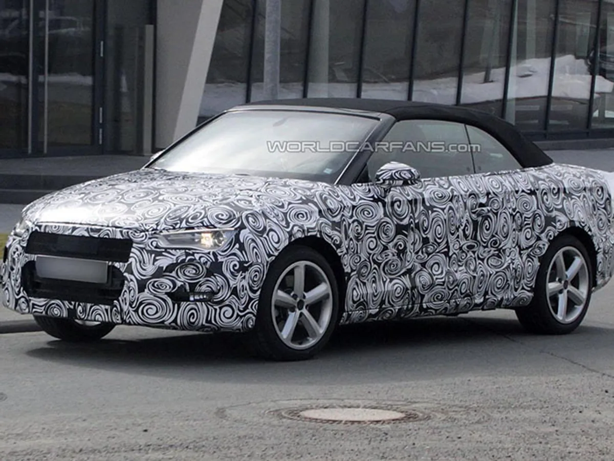 Кабриолет Audi A3 покажут осенью