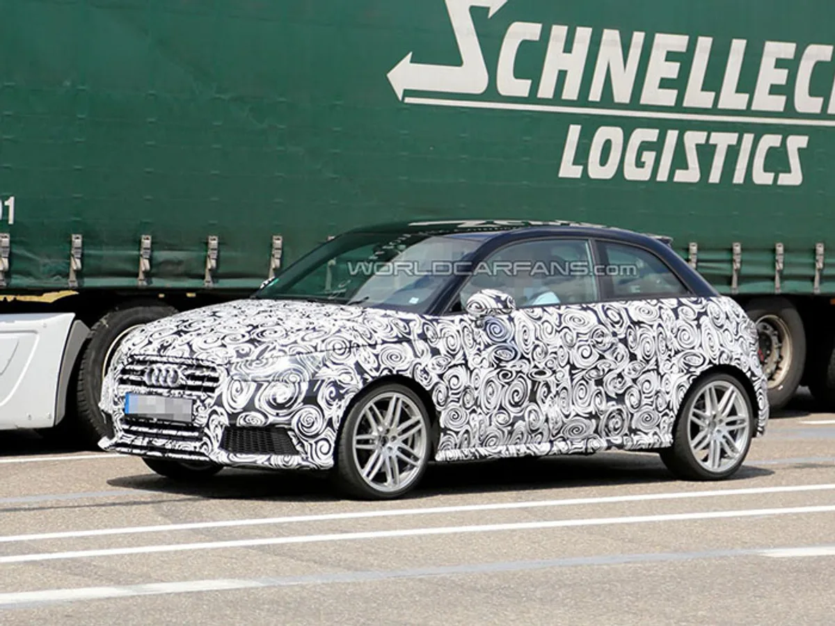 Audi S1 впервые сфотографировали