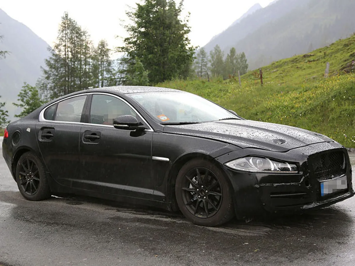Седан Jaguar XS получит три типа кузова