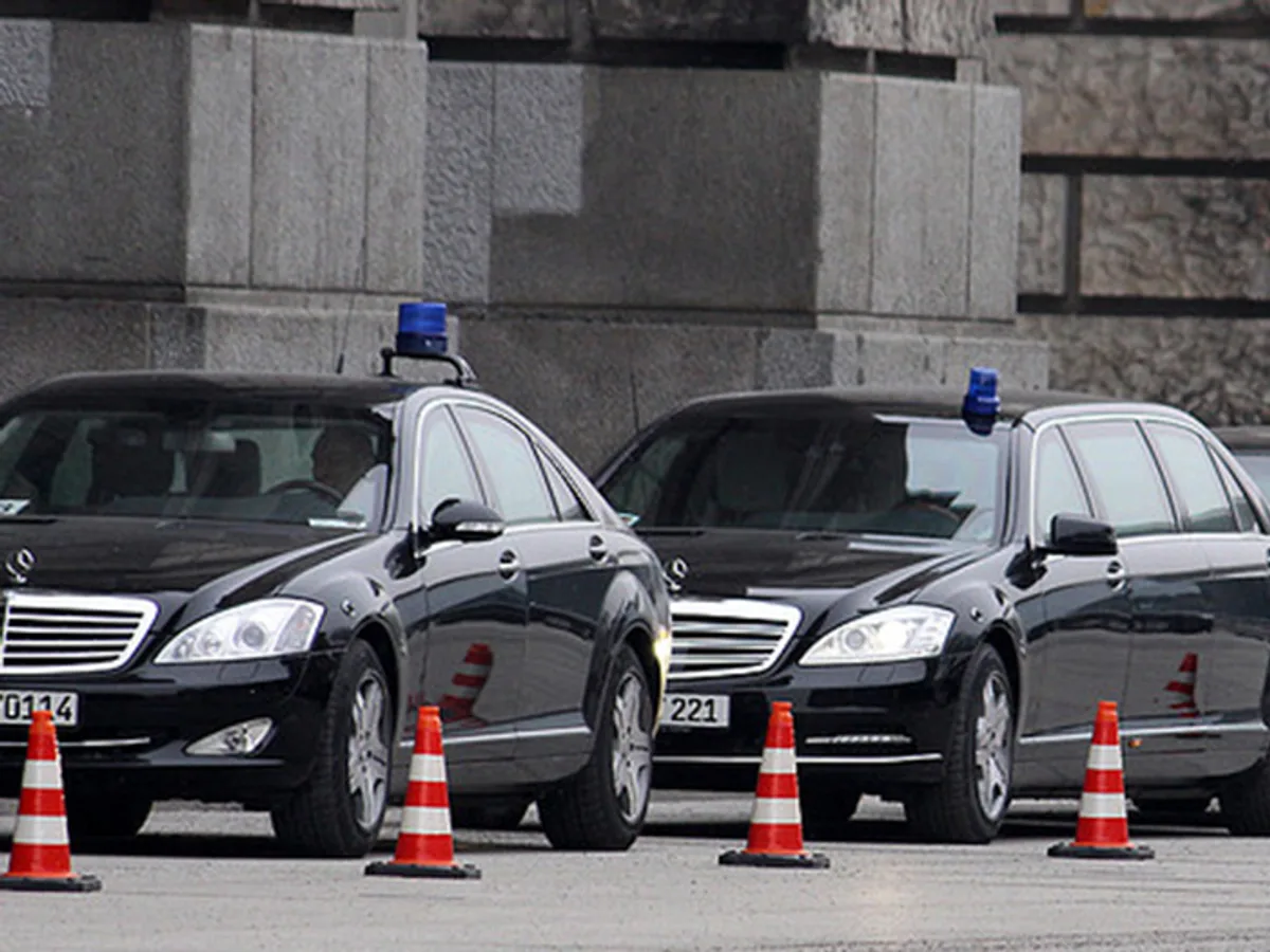 Чиновникам запретили покупать дорогие и мощные автомобили